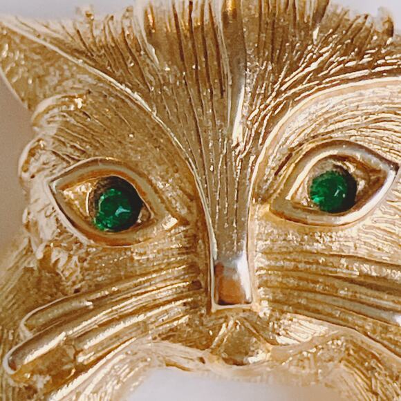 Unusual VTG Mid Century Cat Brooch Gold Tone Green Eyes Figural Whimsical Pin - Picture 4 of 11